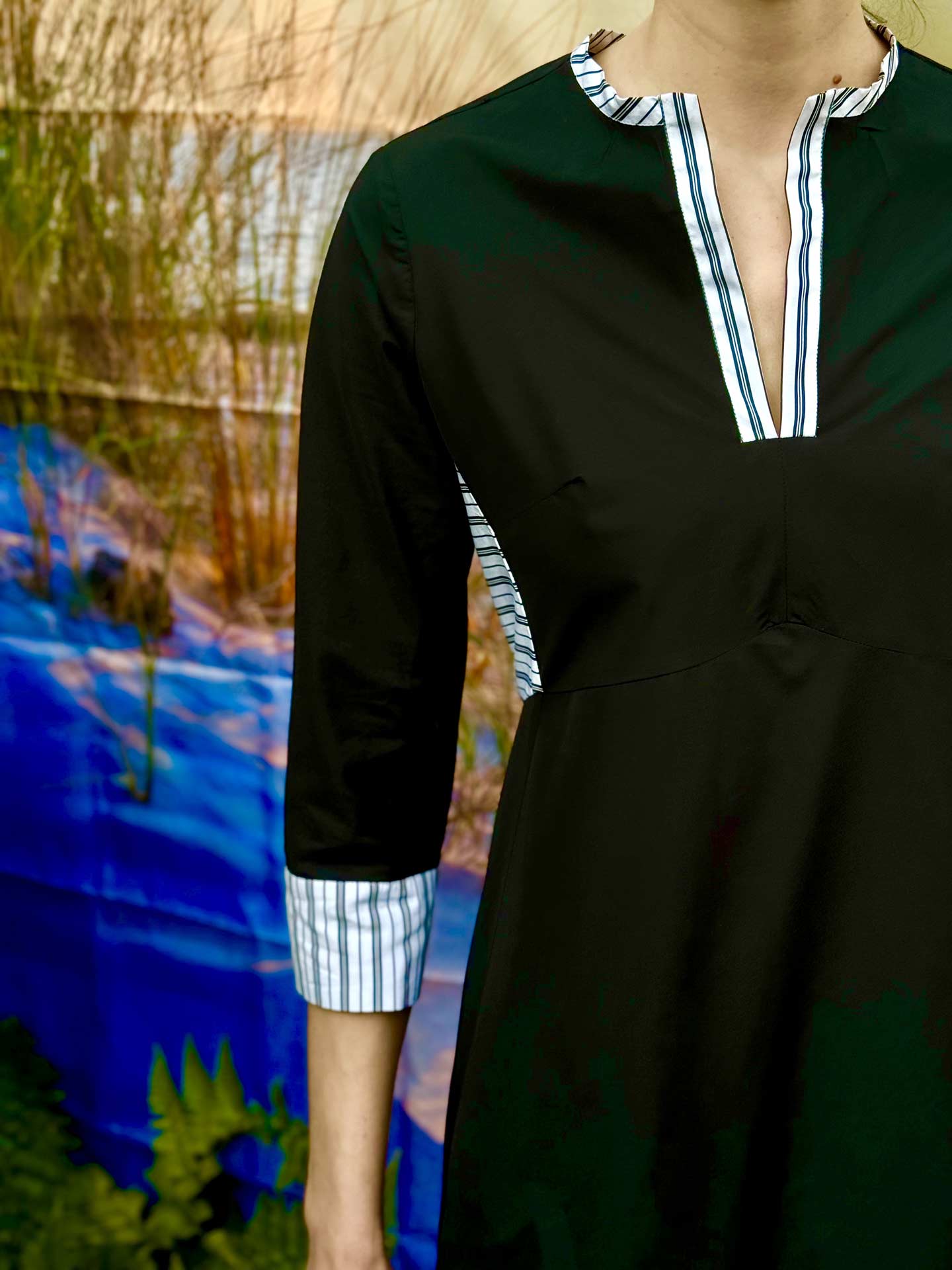 CONRAD - Plain black semi-fitted Kaftan V-neck cotton dress