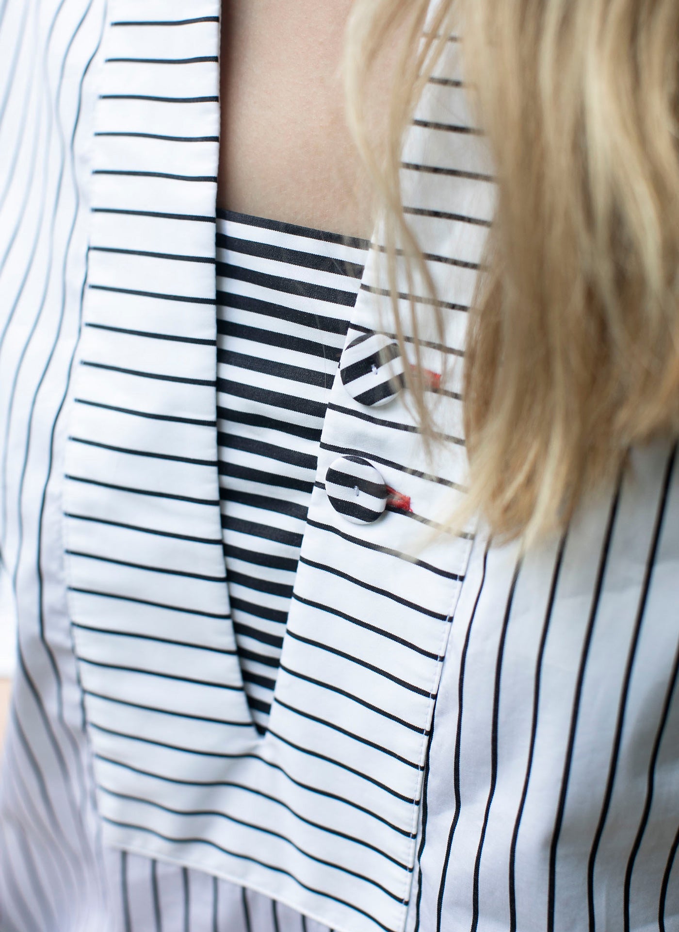 DORIAN DRESS BLACK WHITE STRIPES